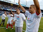 Jogadores do Inter com as camisetas pela Paz nos estdios