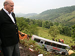 Governador Luiz Henrique da Silveira, de SC, visitou local da tragdia na manh de quarta-feira, dia 10 de outubro