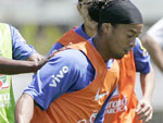 Ronaldinho e Kak durante o treinamento