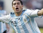 Juan Roman Riquelme marca duas vezes e do mesmo jeito: com faltas perfeitas