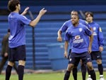 Robinho (D) voltou a treinar com o grupo e deve comear o jogo contra a Colmbia, no domingo, pela primeira rodada das Eliminatrias