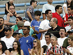 E muita confuso nesta tarde. Um grupo de torcedores foi ao estdio gritar o nome de Rogrio Ceni, goleiro do So Paulo. Ceni no foi convocado por Dunga