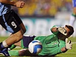 O goleiro Jlio Csar foi um dos melhores jogadores do Brasil em campo. Fez defesas inacreditveis e salvou o time de levar muitos gols