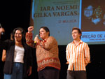 Entrega do trofu Histrias Curtas, categoria melhor Direo de Arte, para Iara Noemi e Gilka Vargas, de O Mujica
