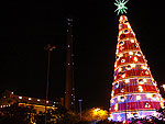 A iluminao do prdio e da chamin da Usina do Gasmetro foram acesos aps uma contagem regressiva 