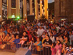 Pblico acompanha a apresentao do grupo criado em 2005 