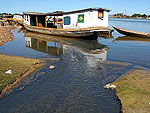 Ibotirama (Bahia) - Esgoto  despejado no rio So Francisco, onde esto sendo iniciadas obras de revitalizao