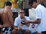 Antes do programa comear, os atores globais que sobraram do beach soccer ainda se divertiam na embaixada do Floripa Tem na Brava