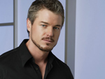 Eric Dane, o loiro que faz todo o mulherio suspirar quando encarna o McSteamy, ir se apaixonar por algum improvvel. Sim, a dra. Hahn! Com aquele jeito de poucos amigos dela, d pra imaginar o que vai ser o &quot;flerte&quot; unilateral do bonito. MOMENTO VIDA REAL: Eric Dane est sofrendo de um cncer de pele. Mas no fiquem preocupadas: ele j est fazendo tratamento.