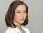 Lexie Grey  a causa da dor de cabea de Meredith. Mas nem deveria ser tanto assim. A nova interna do Seattle Grace, interpretada por Chyler Leigh, comea monguinha e vai evoluindo durante a srie. Um dos casos mdicos ser especialmente sangrento, mas Lexie ir adquirir sua maturidade profissional a partir disso.