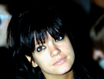 A cantora britnica Lilly Allen prestigiou o desfile do estilista PPQ