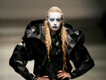 Desfile do estilista Gareth Pugh