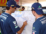 Uma parada para conferir o mapa e dividir as equipes para comear as visitas nas propriedades