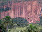 A me natureza colaborou no trajeto do rally. Este carto postal natural fica entre Primavera do Leste e Barra do Garas, conhecido na regio por paredo