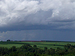 Pouco tempo depois, a chuva comea e o temporal segue rumo  cidade de Limeira, que no escapou da  temporada de exageros do clima, que est assolando a Regio Sudeste. Segundo a ESALQ, o ms de janeiro foi o mais chuvoso na regio de Piracicaba em 79 anos