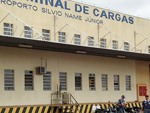 Parte do grupo foi ao terminal de cargas do aeroporto de Maring