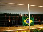 Tratadores dos animais no momento do Hino Nacional, minutos antes do incio do leilo