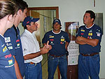 Integrantes da Cooperativa de Paracatu conversam com os tcnicos do Rally da Safra