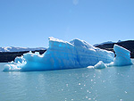 El Calafate: No passeio de barco ao Glaciar Upsalla, imensos icebergs flutuam ao lado do catamar