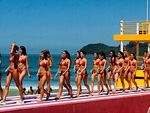 As 50 candidatas ao ttulo de Garota Vero 2008 conheceram o palco montado na praia do Atalaia