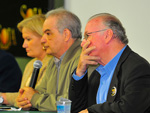 Na mesa, o presidente da Federao das Cooperativas Agrcolas, Rui Polidoro Pinto, a jornalista Ana Amlia Lemos, o pesquisador Guilherme Dias e o presidente da Associao Brasileira dos Produtores de Milho (Abramilho), Odacir Klein