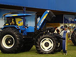 Pavilho das mquinas agrcolas na Expodireto Cotrijal 2008 tem bom movimento de curiosos e possveis compradores