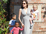 Angelina com os filhos adotivos e Shiloh, de 11 meses