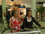 Irene Brietzke e Mirna Spritzer - Carmem e a tia de Edgar fazem compras no shopping