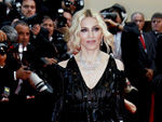 Madonna, que tambm passou pela mostra para mostrar seu documentrio, marcou presena no evento Cinema Contra Aids, outra que colocou as mais novinhas no bolso