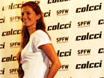 Gisele deu entrevista coletiva antes do desfile