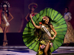 Natlia Anderle exibiu sua elegncia, durante desfile no Miss Universo