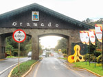 Estao Gramado marcava presena no prtico da entrada de Gramado por Nova Petrpolis