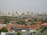 Vista panormica de Limeira (SP), sob uma nvoa seca. Conforme o nome sugere, Limeira  um tradicional centro de produo de ctricos e exportao de sucos, alm de ser um municpio muito industrializado