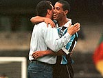 Ronaldinho Gacho com Celso Roth. Tcnico deu muitas oportunidades ao jovem meia, que despontava como estrela no Grmio