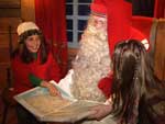 Amanda e Nicole conheceram Papai Noel
