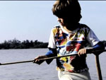 Luciano pescando, no episdio Luciano e a Ilha
