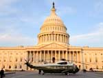 Obama e Michelle acompanharam a cerimnia de despedida de George e Laura Bush. Um helicptero militar decolou do prdio do Capitlio com o presidente que se despediu.