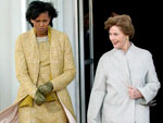 Laura Bush e Michelle Obama ao sarem da Casa Branca com destino  cerimnia de posse de Barack Obama
