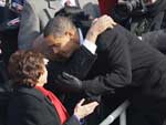 Barack Obama recebeu cumprimentos na cerimnia de posse