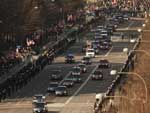 No fim do dia, o presidente Barack Obama desfilou pela Avenida Pennsylvania, em Washington