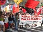 Manifestantes deixaram a Esquina Democrtica e ingressaram na Avenida Salgado Filho 