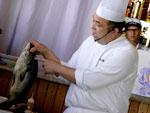 O chef Vitor Gomes deu a dica: seja amigo do peixeiro!