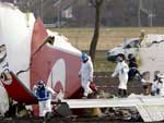 Investigadores revisam os restos do avio para esclarecer causas dos acidentes