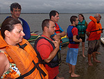 At o final de maro,  possvel participar de passeios gratuitos de caiaque pelas guas do principal rio do municpio