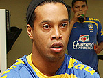 Ronaldinho Gacho ainda busca a forma fsica ideal