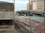 Obra de viaduto que vai ajudar fluxo de caminhes dentro do porto de Santos