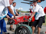 A assessoria de imprensa da Ferrari confirmou que o piloto no correr neste domingo, no GP da Hungria.