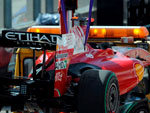 Durante o treino classificatrio para o GP da Hungria, o brasileiro Felipe Massa sofreu um acidente. A mola do carro de Rubens Barrichello caiu na pista e atingiu o capacete do piloto da Ferrari.