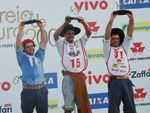 Nei Eduardo Rodrigues Lima, Marcelo Mglia e Marcelo Quadros recebendo os trofus na categoria fmeas