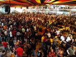 O primeiro dia da Oktoberfest 2009 reuniu 30 mil pessoas no Parque Vila Germnica